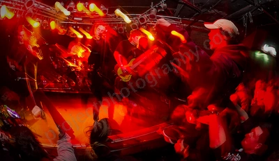 day_of_the_dead_crowd_devilles_pad_girls_wyliepic_7_08_01.png