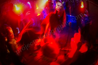 day_of_the_dead_crowd_devilles_pad_girls_wyliepic_7_08_02.png