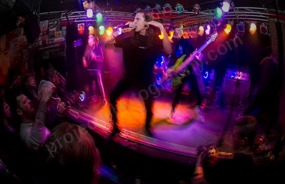 day_of_the_dead_crowd_devilles_pad_girls_wyliepic_7_08_24.png