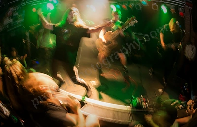 daybreak_crowd_amp_wyliepic_3_18_03.png