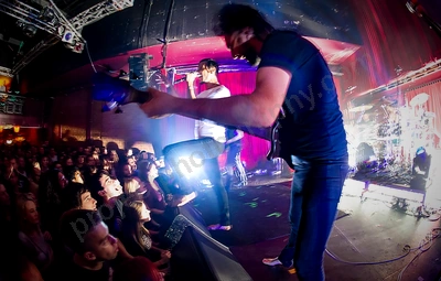 dead_letter_circus_crowd_capital_wyliepic_5_12_00.png