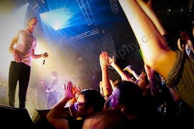 dead_letter_circus_crowd_metro_freo_wyliepic_5_12_03.png