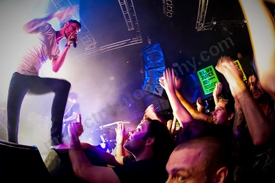 dead_letter_circus_crowd_metro_freo_wyliepic_5_12_04.png