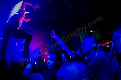 dead_letter_circus_crowd_metro_freo_wyliepic_5_12_05.png