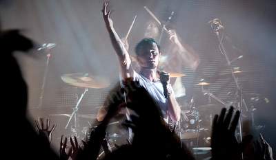 dead_letter_circus_crowd_metro_freo_wyliepic_5_12_30.png