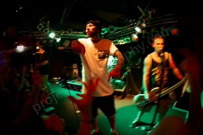 deez_nutz_crowd_amp_wyliepic_4_12_06.png