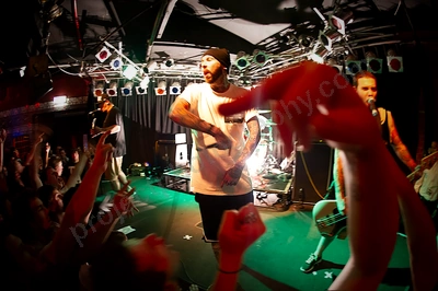 deez_nutz_crowd_amp_wyliepic_4_12_07.png