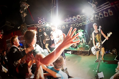 deez_nutz_crowd_amp_wyliepic_4_12_11.png