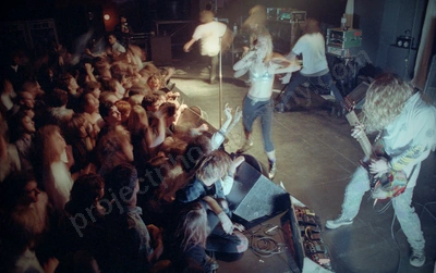 def_fx_345_crowd_berlin_wyliepic_10_92_14.jpg