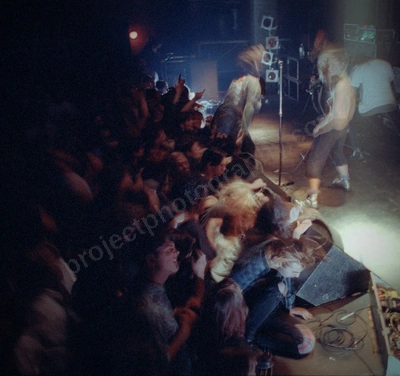 def_fx_crowd__345_berlin_wyliepic_10_92_01.jpg