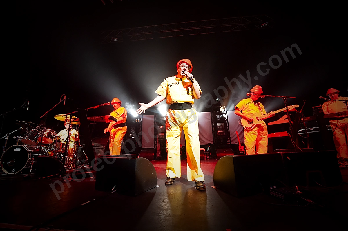 devo_metro_perth_wyliepic_8_08_08.png