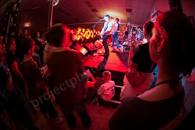 dirty_secrets_crowd_craigie_wyliepic_9_07_03.png