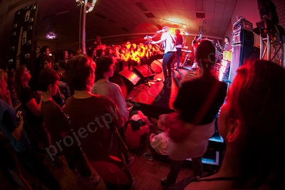 dirty_secrets_crowd_craigie_wyliepic_9_07_05.png