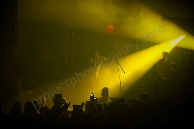 does_it_offend_you_yeah_crowd_capital_wyliepic_9_09_03.png