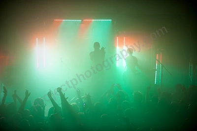 does_it_offend_you_yeah_crowd_capital_wyliepic_9_09_04.png