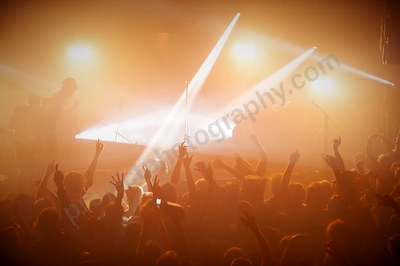 does_it_offend_you_yeah_crowd_capital_wyliepic_9_09_09.png