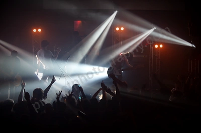 does_it_offend_you_yeah_crowd_capital_wyliepic_9_09_10.png