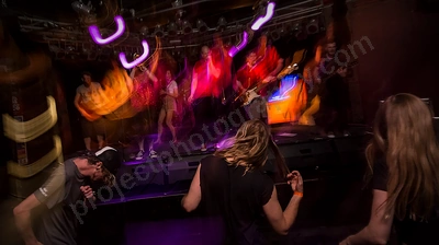 donald_trumpets_crowd_amp_wyliepic_22_12_01.png