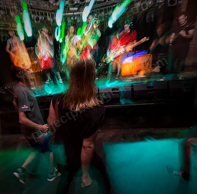 donald_trumpets_crowd_amp_wyliepic_22_12_08.png