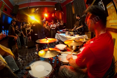 downsyde_crowd_hydey_wyliepic_10_07_04.png