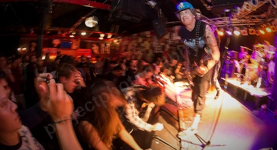 dri_amp_crowd_wyliepic_2_17_01.png