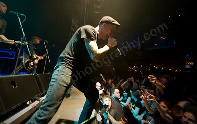 dropkick_murphies_crowd_metros_wyliepic_10_11_00.png
