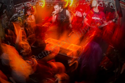 dyscord_crowd_amp_wyliepic_3_18_01.png