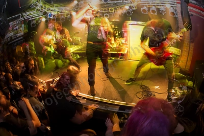 dyscord_crowd_amp_wyliepic_3_18_03.png