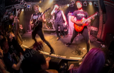 dyscord_crowd_amp_wyliepic_3_18_07.png