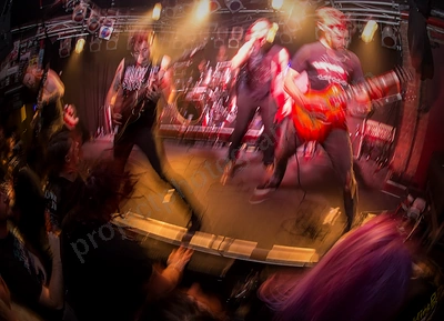 dyscord_crowd_amp_wyliepic_3_18_08.png