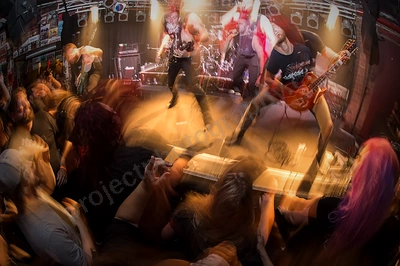 dyscord_crowd_amp_wyliepic_3_18_10.png