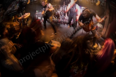 dyscord_crowd_amp_wyliepic_3_18_11.png