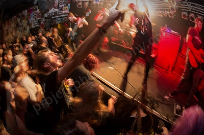 dyscord_crowd_amp_wyliepic_3_18_32.png