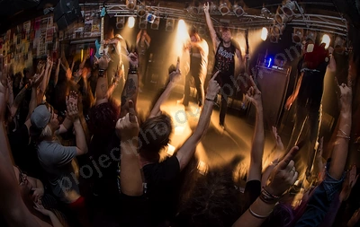 dyscord_crowd_amp_wyliepic_3_18_34.png