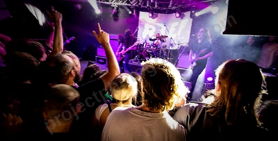 dz_deathrays_crowd_wyliepic_rosemount_8_23_014.png
