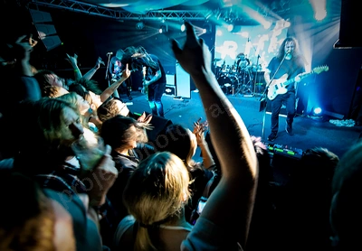 dz_deathrays_crowd_wyliepic_rosemount_8_23_058.png