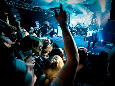 dz_deathrays_crowd_wyliepic_rosemount_8_23_059.png
