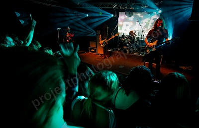 dz_deathrays_crowd_wyliepic_rosemount_8_23_092.png