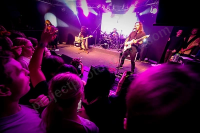 dz_deathrays_crowd_wyliepic_rosemount_8_23_103.png