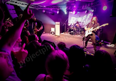 dz_deathrays_crowd_wyliepic_rosemount_8_23_104.png