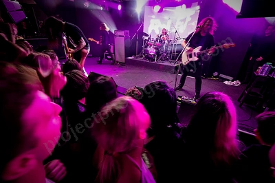 dz_deathrays_crowd_wyliepic_rosemount_8_23_141.png