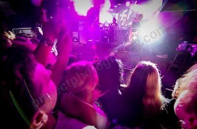 dz_deathrays_crowd_wyliepic_rosemount_8_23_149.png