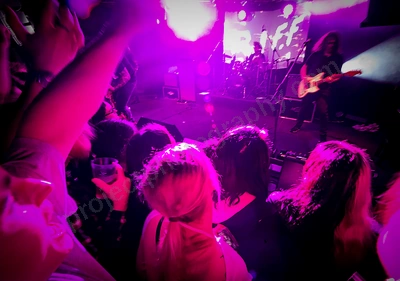 dz_deathrays_crowd_wyliepic_rosemount_8_23_152.png