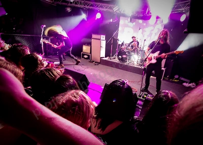 dz_deathrays_crowd_wyliepic_rosemount_8_23_180.png