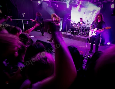 dz_deathrays_crowd_wyliepic_rosemount_8_23_198.png