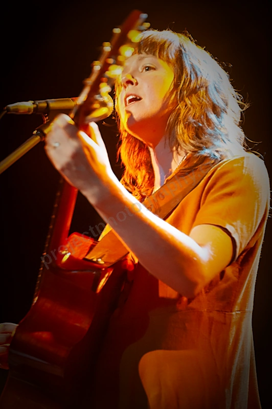 emily_barker_steve_marsh_benefit_wyliepic_4_11_009.png