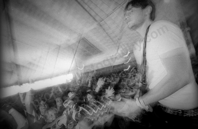 end_of_fashion_crowd_southbound_2620_wyliepic_2_1_2006_06.jpg