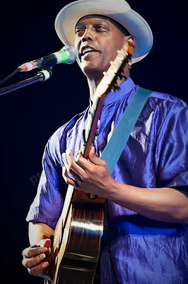 eric_bibb_bnr_wyliepic_4_09_004.png