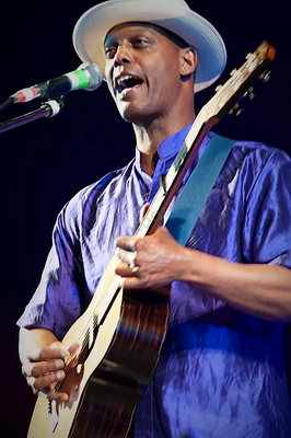 eric_bibb_bnr_wyliepic_4_09_005.png