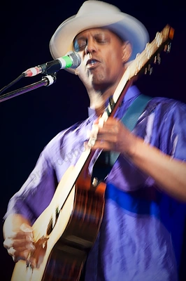 eric_bibb_bnr_wyliepic_4_09_026.png